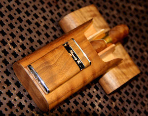 Brizard Cigar case curly walnut